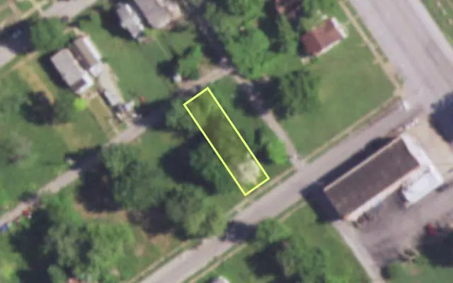 Aerial view of 5537 THRUSH AV — vacant lot, St. Louis with approximate parcel outline