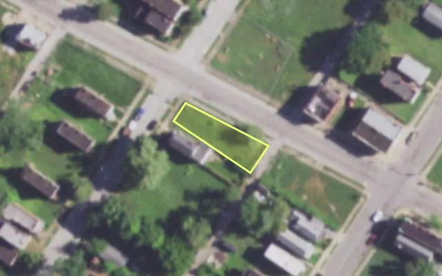 Aerial view of 4258 DESOTO AV — vacant lot, St. Louis with approximate parcel outline