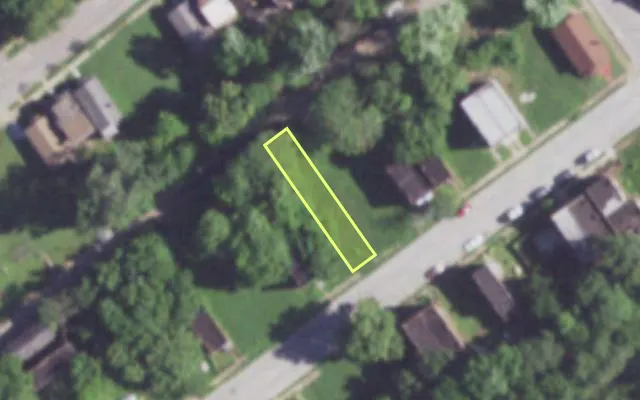 Aerial view of 1901 DESOTO AV — vacant lot, St. Louis with approximate parcel outline