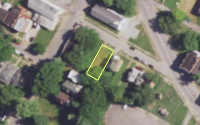 Aerial view of 4864 ST LOUIS AV — vacant lot, St. Louis with approximate parcel outline