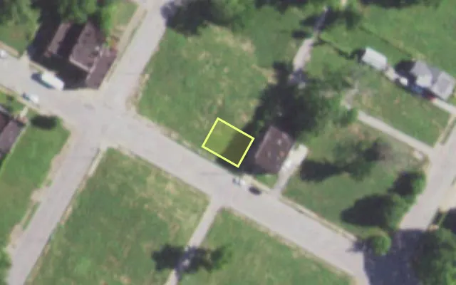 Aerial view of 5567 WABADA AV — vacant lot, St. Louis with approximate parcel outline