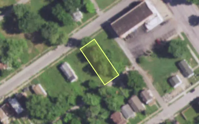 Aerial view of 5532 THRUSH AV — vacant lot, St. Louis with approximate parcel outline
