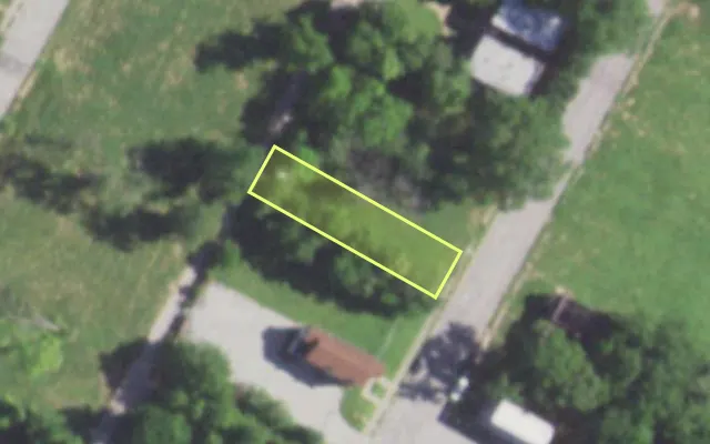 Aerial view of 2811 ARLINGTON AV — vacant lot, St. Louis with approximate parcel outline