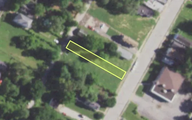 Aerial view of 2833 BELT AV — vacant lot, St. Louis with approximate parcel outline