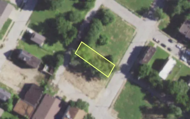Aerial view of 1909 HODIAMONT AV — vacant lot, St. Louis with approximate parcel outline