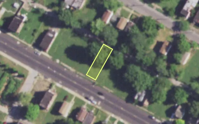 Aerial view of 4151 W LEE AV — vacant lot, St. Louis with approximate parcel outline