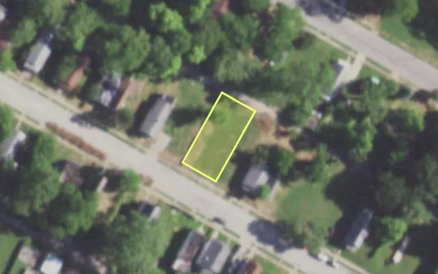 Aerial view of 5659 KENNERLY AV — vacant lot, St. Louis with approximate parcel outline