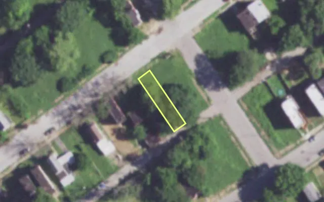 Aerial view of 2106 DESOTO AV — vacant lot, St. Louis with approximate parcel outline