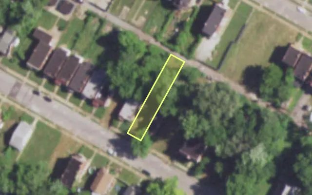 Aerial view of 4447 LABADIE AV — vacant lot, St. Louis with approximate parcel outline