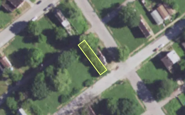 Aerial view of 2103 DESOTO AV — vacant lot, St. Louis with approximate parcel outline