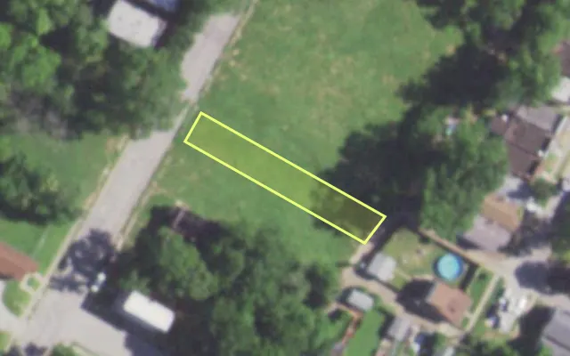 Aerial view of 2818 ARLINGTON AV — vacant lot, St. Louis with approximate parcel outline