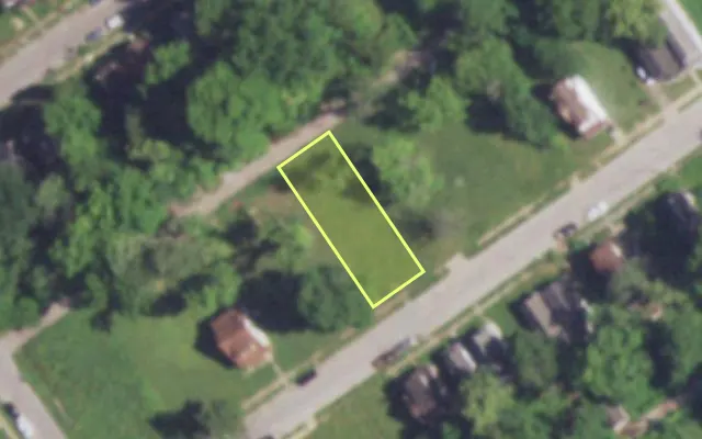 Aerial view of 5225 WREN AV — vacant lot, St. Louis with approximate parcel outline