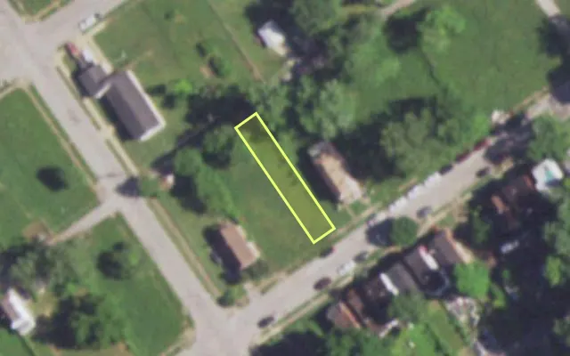 Aerial view of 5511 WREN AV — vacant lot, St. Louis with approximate parcel outline