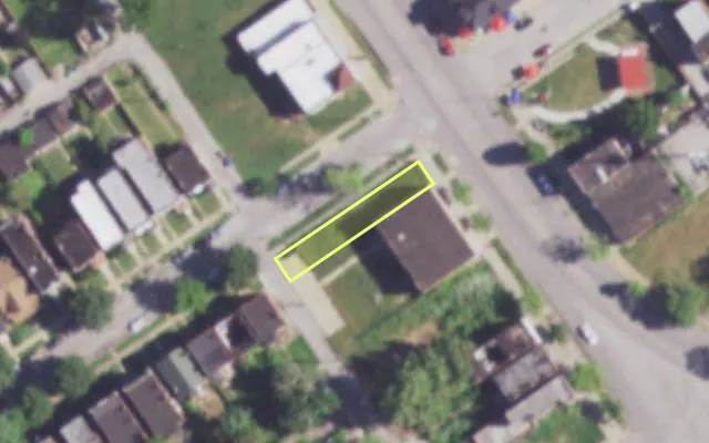 Aerial view of 4034 W FLORISSANT AV — vacant lot, St. Louis with approximate parcel outline