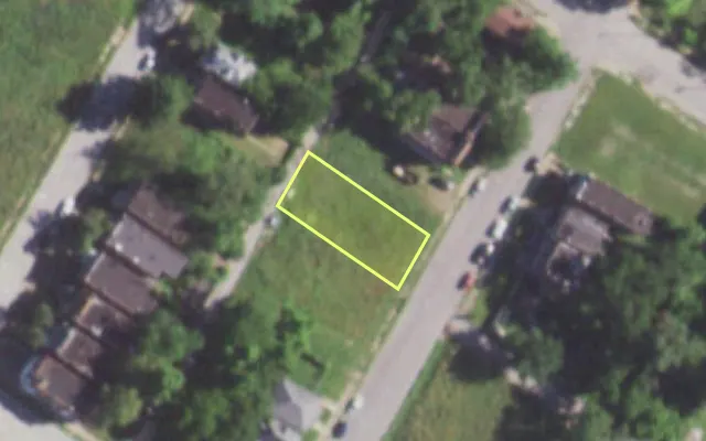 Aerial view of 1379 ARLINGTON AV — vacant lot, St. Louis with approximate parcel outline