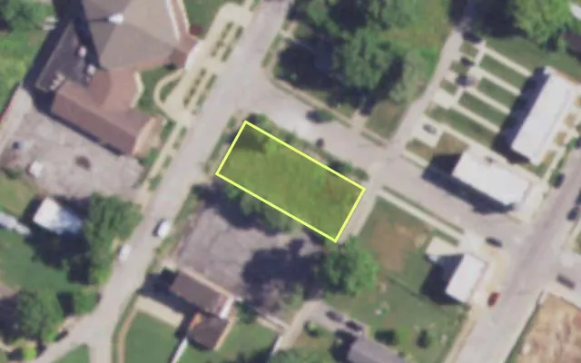Aerial view of 2424 BELLE GLADE AV — vacant lot, St. Louis with approximate parcel outline