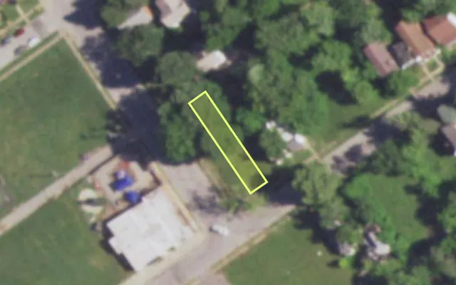 Aerial view of 5003 THRUSH AV — vacant lot, St. Louis with approximate parcel outline