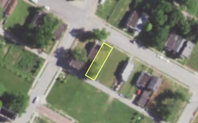 Aerial view of 5572 ST LOUIS AV — vacant lot, St. Louis with approximate parcel outline