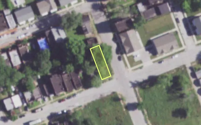 Aerial view of 1501 ANGELRODT ST — vacant lot, St. Louis with approximate parcel outline
