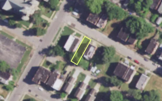 Aerial view of 4060 KENNERLY AV — vacant lot, St. Louis with approximate parcel outline