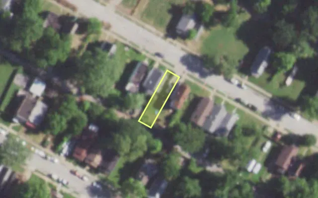 Aerial view of 5648 KENNERLY AV — vacant lot, St. Louis with approximate parcel outline
