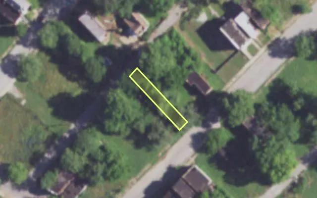 Aerial view of 2215 E COLLEGE AV — vacant lot, St. Louis with approximate parcel outline
