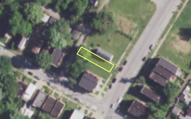 Aerial view of 4209 WARNE AV — vacant lot, St. Louis with approximate parcel outline