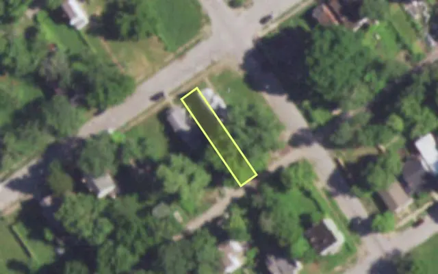 Aerial view of 5472 WREN AV — vacant lot, St. Louis with approximate parcel outline