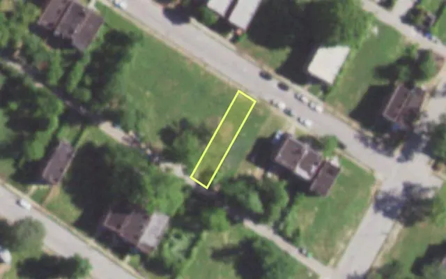 Aerial view of 5918 HIGHLAND AV — vacant lot, St. Louis with approximate parcel outline