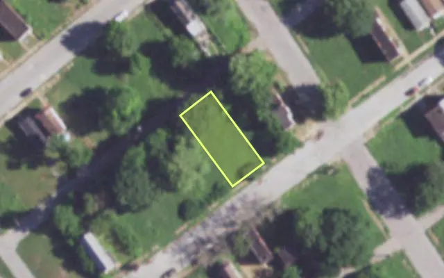 Aerial view of 2109 DESOTO AV — vacant lot, St. Louis with approximate parcel outline