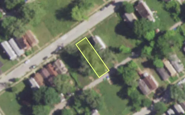 Aerial view of 5032 ARLINGTON AV — vacant lot, St. Louis with approximate parcel outline
