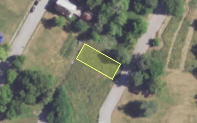 Aerial view of 1817 LAFLIN ST — vacant lot, St. Louis with approximate parcel outline