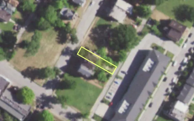 Aerial view of 1368 BURD AV — vacant lot, St. Louis with approximate parcel outline