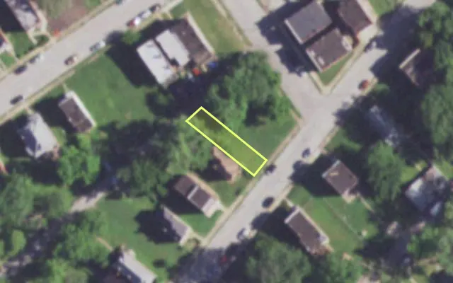 Aerial view of 2137 E WARNE AV — vacant lot, St. Louis with approximate parcel outline