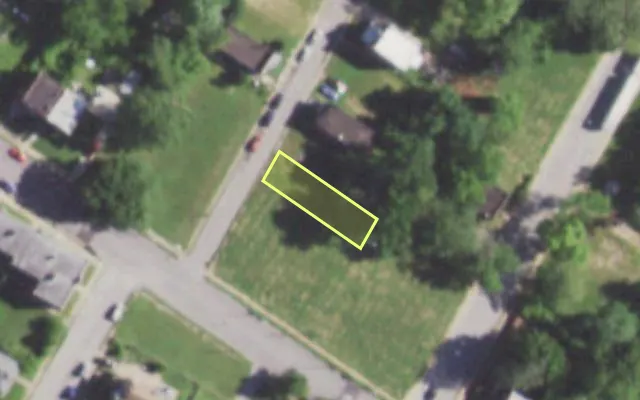 Aerial view of 1462 SHAWMUT PL — vacant lot, St. Louis with approximate parcel outline