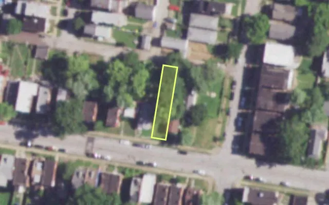 Aerial view of 2211 KEOKUK ST — vacant lot, St. Louis with approximate parcel outline