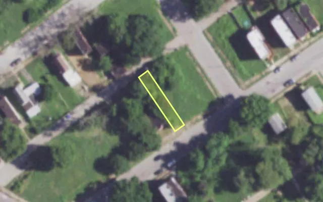 Aerial view of 2109 E PRAIRIE AV — vacant lot, St. Louis with approximate parcel outline