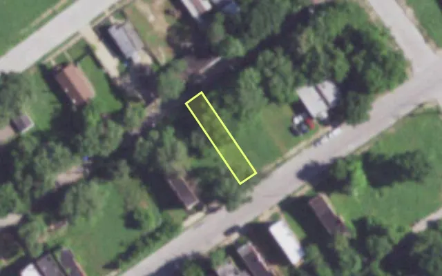 Aerial view of 2025 E PRAIRIE AV — vacant lot, St. Louis with approximate parcel outline