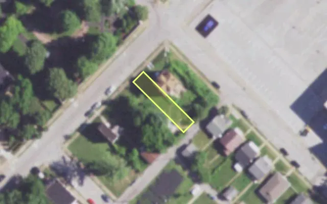Aerial view of 1438 E COLLEGE AV — vacant lot, St. Louis with approximate parcel outline