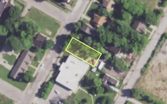 Aerial view of 2524 N SPRING AV — vacant lot, St. Louis with approximate parcel outline
