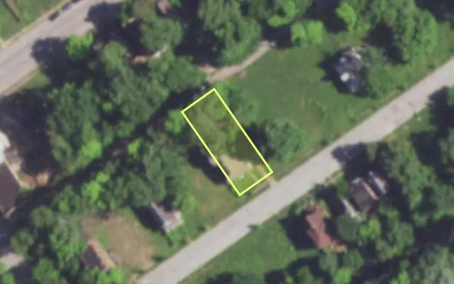 Aerial view of 5327 GERALDINE AV — vacant lot, St. Louis with approximate parcel outline