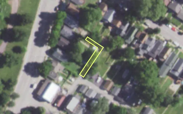 Aerial view of 4256 R BATES ST — vacant lot, St. Louis with approximate parcel outline