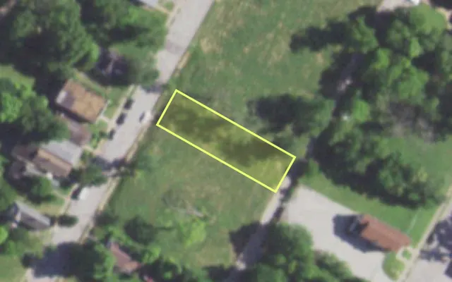 Aerial view of 2800 SEMPLE AV — vacant lot, St. Louis with approximate parcel outline