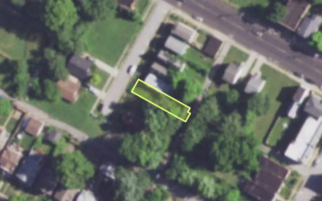 Aerial view of 4132 LEA PL — vacant lot, St. Louis with approximate parcel outline
