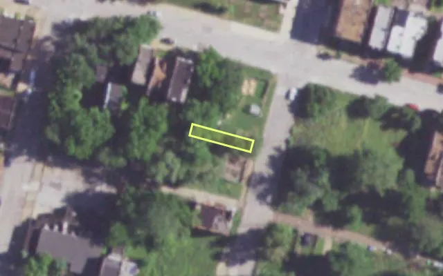 Aerial view of 2925 N 13TH ST — vacant lot, St. Louis with approximate parcel outline