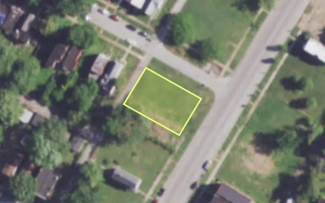 Aerial view of 4225 WARNE AV — vacant lot, St. Louis with approximate parcel outline