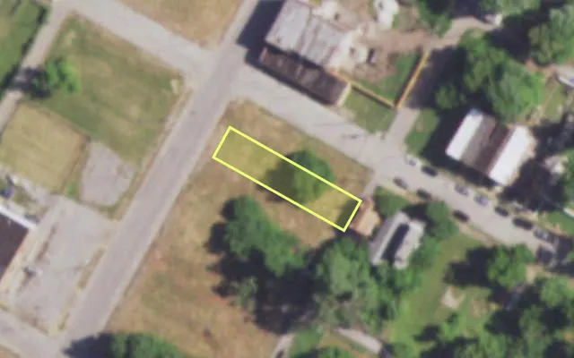 Aerial view of 2522 N TAYLOR AV — vacant lot, St. Louis with approximate parcel outline