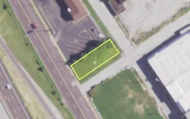 Aerial view of 4800 N BROADWAY — vacant lot, St. Louis with approximate parcel outline