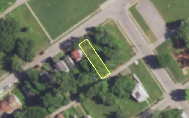 Aerial view of 4968 THRUSH AV — vacant lot, St. Louis with approximate parcel outline