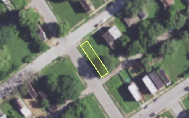 Aerial view of 2062 DESOTO AV — vacant lot, St. Louis with approximate parcel outline